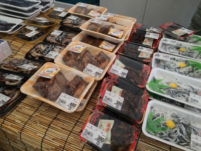 大阪中之島漁港 中之島みなと食堂 値段 活魚 加工品 切り身 サザエ ホタテ 貝