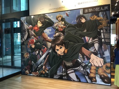 進撃の巨人展 大阪 WALL OSAKA グランフロント ネタバレ 感想 グッズ チケット 前売り券 音声ガイド 360体感 シアター スタンプラリー 駐車場 混雑 行列 写真撮影 待ち時間 行き方