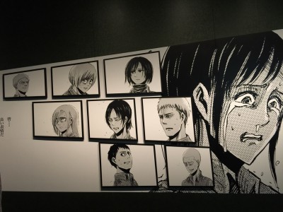 進撃の巨人展 大阪 WALL OSAKA グランフロント ネタバレ 感想 グッズ チケット 前売り券 当日券 音声ガイド 360体感シアター スタンプラリー 駐車場 混雑 行列 写真撮影 待ち時間 原画