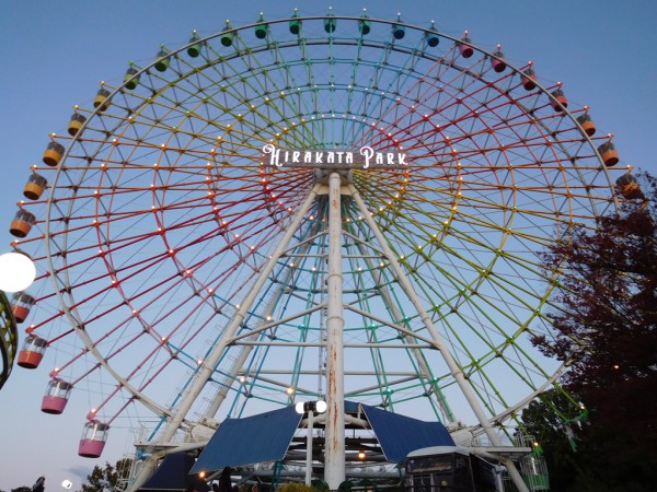 ひらかたパーク ひらパー イルミネーション 光の遊園地 お得なチケット 料金 点灯時間 ナイトフリーパス ナイト入園 エリア アトラクション