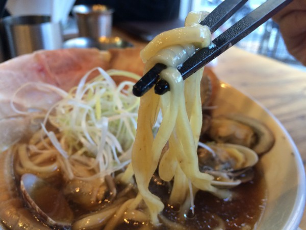 くそオヤジ最後のひとふり 十三 貝出汁専門ラーメン 醤油ラーメン あさり しじみ はまぐり メニュー 行列 感想 待ち時間 口コミ テレビで紹介