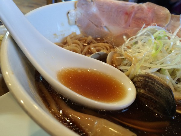 くそオヤジ最後のひとふり 十三 貝出汁専門ラーメン 醤油ラーメン あさり しじみ はまぐり メニュー 行列 感想 待ち時間 口コミ テレビで紹介