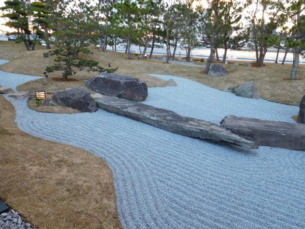 神戸みなと温泉蓮 れん 日帰り温泉 源泉かけ流し 写真 ホテル 天然温泉 子供 混雑 感想 口コミ 行ってきました 料金 大浴場 露天風呂  日本庭園