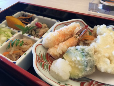 神戸みなと温泉蓮 れん 日帰り温泉 源泉かけ流し 写真 ホテル 天然温泉 子供 混雑 感想 口コミ 料金 シャトルバス サウナ 昼食 メニュー レストラン 休憩 ドリンク ランチ 行ってきました 料理