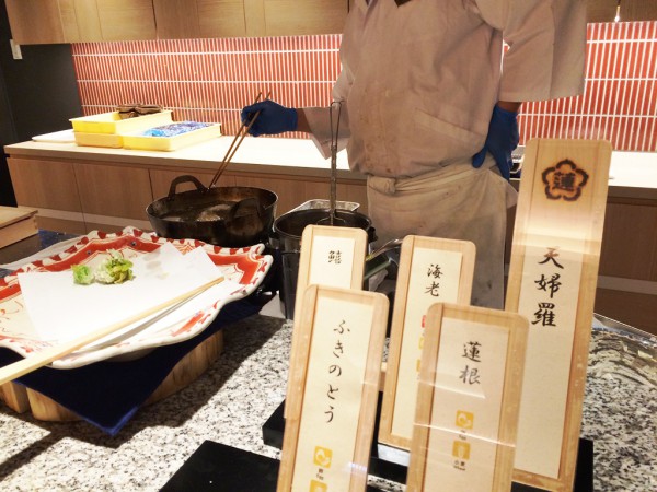 神戸みなと温泉蓮 温泉旅館 露天風呂 天然温泉 源泉かけ流し 宿泊 日帰り入浴 温泉プール 岩盤浴 オーシャンビュー 子供 駐車場 宿泊記 行ってきました 感想 予約 口コミ 料金 食事 ビュッフェ 蟹食べ放題 オープン 三ノ宮 天婦羅 揚げたて