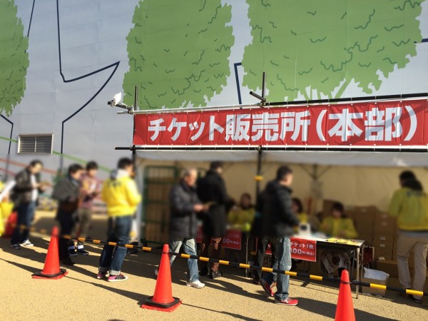 天下統一ラーメンバトル 大阪 梅田 東西 人気店 豚骨 鶏白湯 台湾まぜそば 限定 参加ラーメン店 ラーメンガールズコンテスト ステージイベント 西梅田スクエア 大阪中央郵便局跡地 チケット販売所 混雑 行列