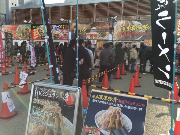 天下統一ラーメンバトル 大阪 梅田 東西 人気店 豚骨 鶏白湯 台湾まぜそば 限定 参加ラーメン店 ラーメンガールズコンテスト ステージイベント 西梅田スクエア 福岡 秀ちゃん 肉盛りチョモランマ チケット販売所 混雑 行列