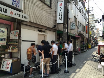 燃えよ麺助 大阪 福島 ラーメン 新店 オープン 行列 待ち時間 醤油ラーメン専門店 紀州鴨だし 金久右衛門本店 混み具合 場所 アクセス 金色貝そば テレビで紹介 メニュー