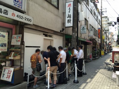 燃えよ麺助 大阪 福島 ラーメン 新店 オープン 行列 待ち時間 醤油ラーメン専門店 紀州鴨だし 金久右衛門本店 混み具合 場所 アクセス 金色貝そば テレビで紹介 メニュー