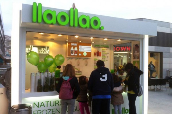 フローズンヨーグルト llaollao　ラオラオ 大阪 梅田 ホワイティうめだ 日本1号店 オープン フルーツ トッピング