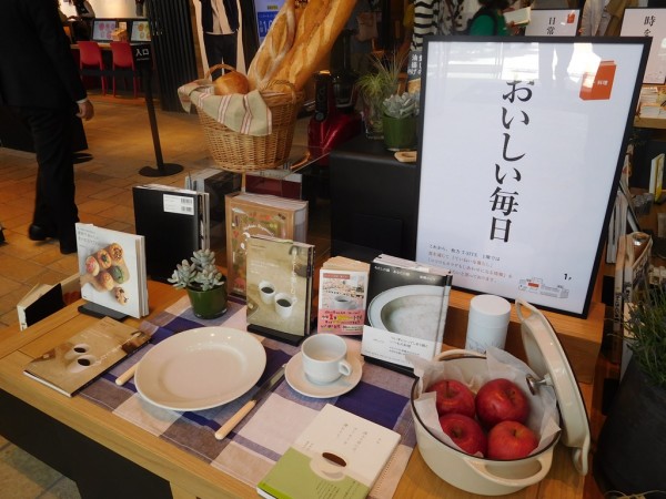 ツタヤ TSUTAYA 枚方T-SITE 枚方市駅 百貨店 駐車場 混雑 予約アプリ 食マルシェ アイスキャンディー パレタス PALETAS パンケーキ gram 料理 錦一葉かふぇ 宇治茶 ワイン ベーカリー