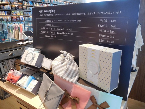 ツタヤ TSUTAYA 枚方T-SITE 枚方市駅 百貨店 駐車場 混雑 予約アプリ 子どもと学び MARLMARL マールマール 洋服のようなお食事エプロン プレゼント