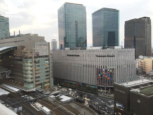 うめはんビアガーデンマルシェ 阪急うめだ本店 百貨店 女子会 予約 雨天 飲み放題 料金 ノンアルコール かき氷 チェキ 期間限定フェア デザート スイーツ アニバーサリープラン スタンディングプラン ジェラート 喫煙所