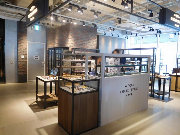 ツタヤ TSUTAYA 枚方T-SITE 枚方市駅 百貨店 駐車場 混雑 蔦屋書店 スターバックス KANEKO 金子眼鏡 T-TRAVEL 旅行会社