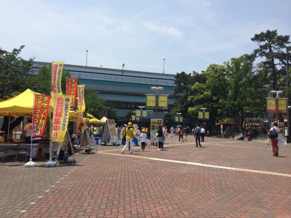 甲子園ビアフェスタ 阪神タイガース ビアガーデン 海外ビール B1グルメ フードメニュー イベント ステージ 吉本芸人 ミズノスクエア 混雑 値段 ビアジョッキホルダー 先着 売り切れ 行ってきました