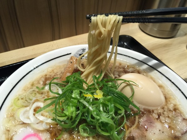 麺屋たけ井 阪急梅田駅 改札内 構内 京都で人気のつけ麺 テレビで紹介 行列 並ぶ 時間 空いている 豚骨清湯ラーメン 濃厚豚骨魚介つけ麺