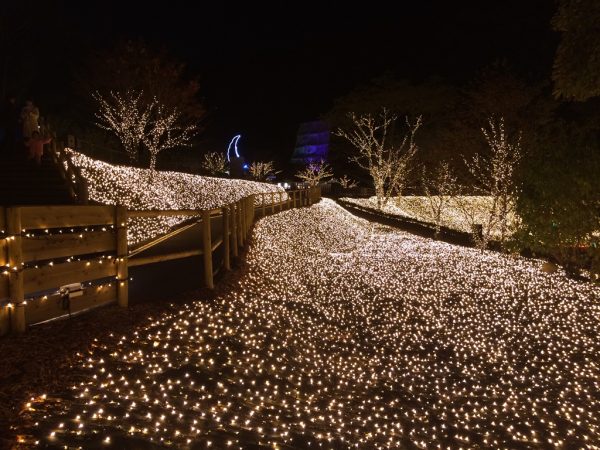 ネスタリゾート神戸 NESTA RESORT KOBE 兵庫 三木 イルミネーション ネスタイルミナ 光の散歩道 入場料 行ってきました ブログ プロジェクションマッピング ファンタジーラグーン ポセイドン 女神の舞い ショースケジュール 時間