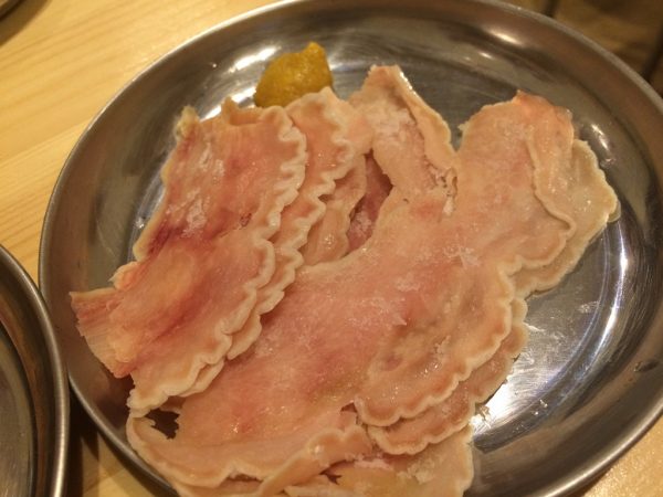 クジラ焼肉専門店 くじらや 鯨が食べられるお店 くじらのモツ鍋 ハリハリ鍋 ユッケ 刺身 十三しょんべん横丁 火災 営業再開 オープン 阪急十三駅西口 おはよう朝日 テレビで紹介 メニュー 料金 大阪初 全国初 珍しい 鯨茹で胃袋