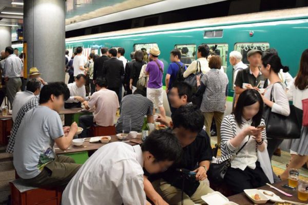 中之島駅ホーム酒場