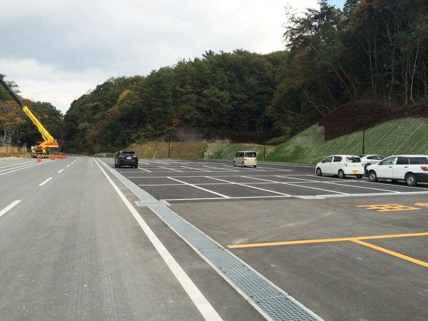 ネスタリゾート神戸 NESTA RESORT KOBE 兵庫 三木 イルミネーション ネスタイルミナ 光の散歩道 行ってきました グランピング 駐車場 プール