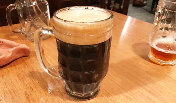 ブリューパブ テタールヴァレ 店内にビール工場 クラフトビール ビール醸造所 オリジナルビール 塊肉ロースト