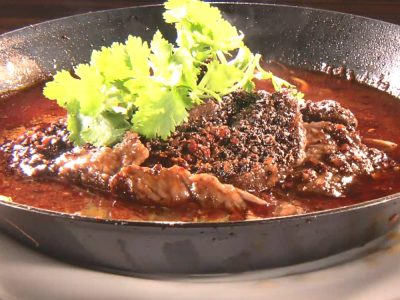 今ちゃんの実は 5月31日 十三 中華屋かぎもと 四川料理 鶏の地獄炒め 牛肉の激辛煮