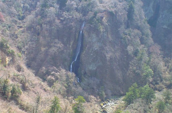 震動の滝