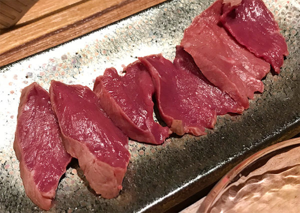 ルクア バルチカ 焼肉 萬野 こころ刺し