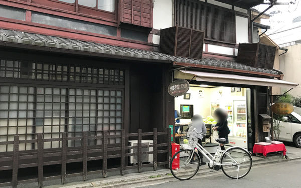 平日 早朝 まるき製パン所