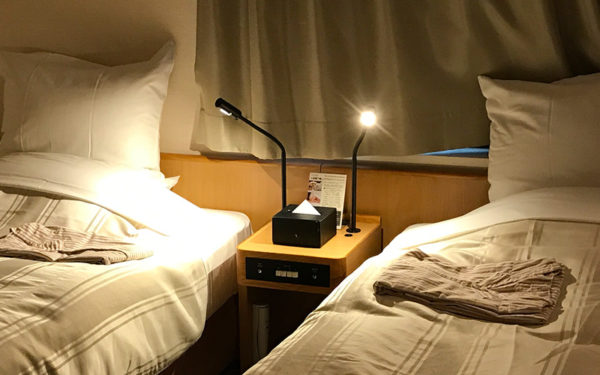 コートホテル京都四条 ベッド ライト