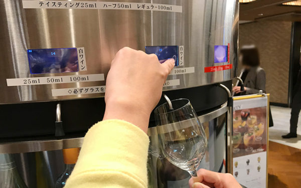 阪急三番街 ウメダフードホール 梅田 茶屋町 ニューヨークデリスタイル ワイン プリペードカード 自動サーバー