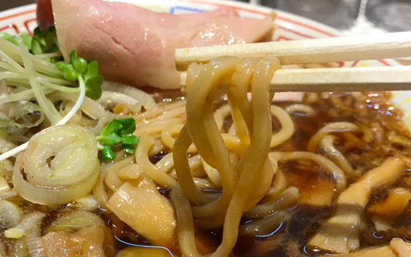 サバ醤油そば 中太麺