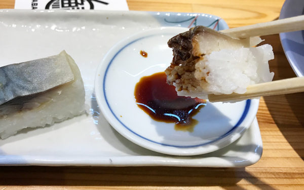 サバ寿司 醤油