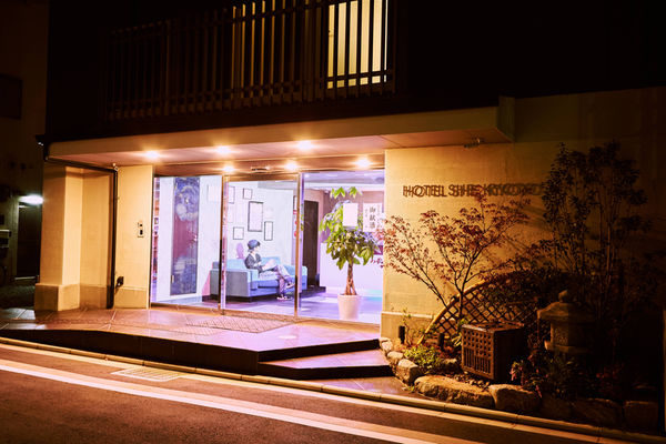 ソーシャルホテル 現役東大生 ソーシャルホテル ホテルシー京都 HOTEL SHE, KYOTO