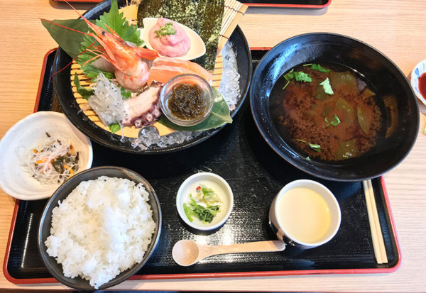 海鮮れすとらん 勘八屋 ランチ 刺身