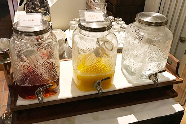 神戸北野ホテル いちごブッフェ ドリンク ウーロン茶 オレンジジュース