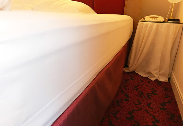 神戸北野ホテル デラックスダブル 客室 キングサイズ ベッド マットレス