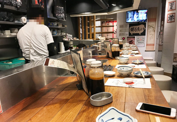 ラム肉専門店 らむ屋 岩本 カウンター席