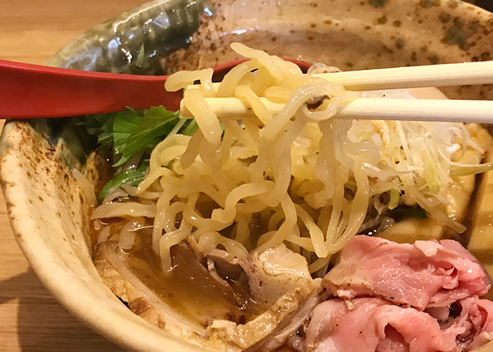 ジョーテラスオオサカ 大阪城下町 ラーメン小路 焼きあご塩らー麺 たかはし 縮れ麺