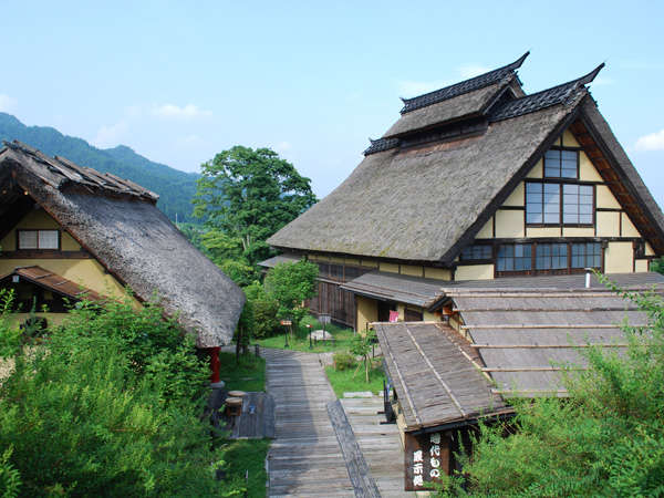 かやぶきの郷 薬師温泉 旅籠 かやぶき屋根