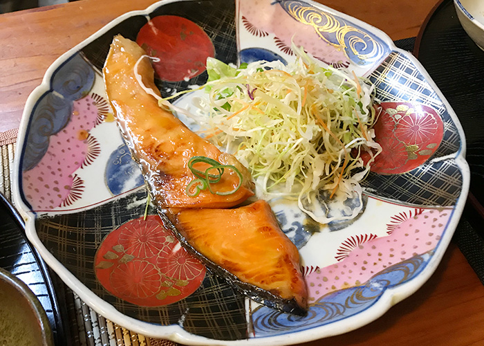 鳥取 倉吉 百姓料理 お休み処 よね 日替わり定食 魚料理 シャケの照り焼き