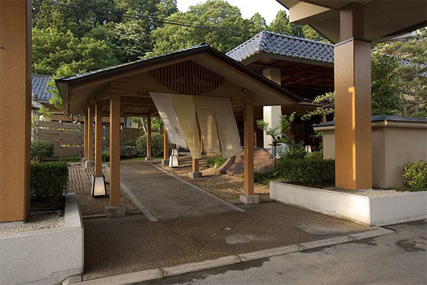 アナザースカイ アンジャッシュ渡部 グルメ 旅館 滝亭