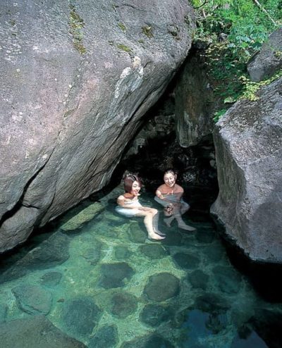 新高湯温泉 吾妻屋旅館 大岩たぬき風呂