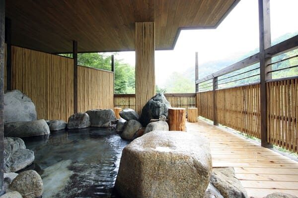 奥飛騨温泉郷 新穂高温泉 槍見の湯 槍見舘 客室 離れ 露天風呂付き