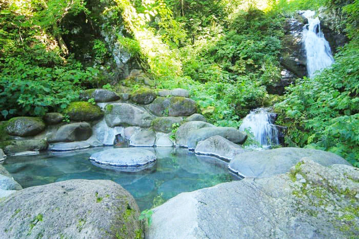 新高湯温泉 奥白布 吾妻屋旅館 滝見露天風呂