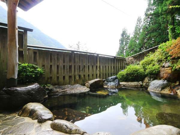 奥飛騨 新平湯温泉 美山荘 庭園露天風呂