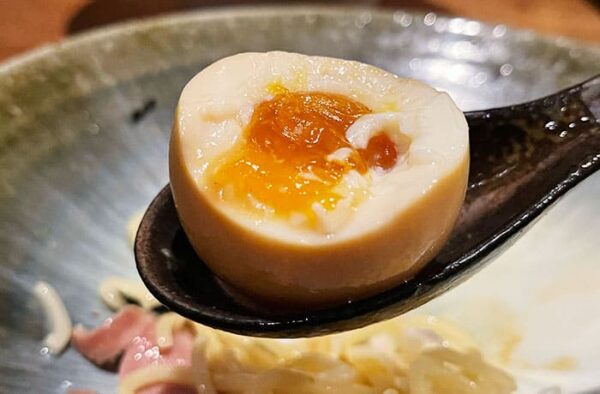 和歌山市 ラーメン 紀州麺処 誉 豚骨しょう油つけ麺 つけ汁 煮卵 半熟