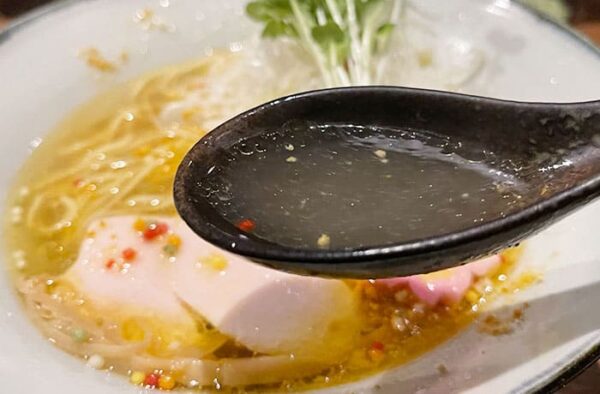 和歌山市 ラーメン 紀州麺処 誉 真鯛の塩ラーメン スープ