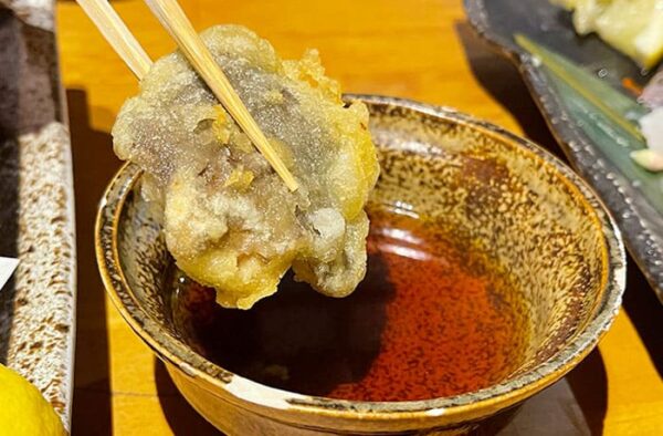 和歌山 居酒屋 炭焼菜彩干物飯 紀州のしずく 岩出産黒アワビ茸の天ぷら 天つゆ