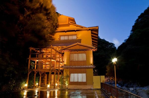 大阪 高槻市 摂津峡 花の里温泉 山水館